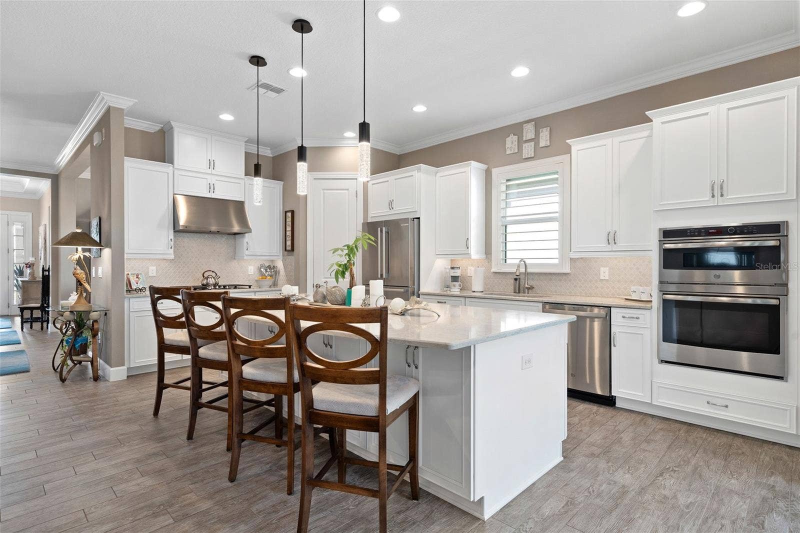 1279 ZEEK RIDGE STREET, Clermont, FL 34715 This Lazio model features the gourmet Kitchen option with an upgraded built-in cooktop, microwave and oven. The Quartz Countertops, upgraded cabinetry with pull-out shelves and front facing island cabinets offer ample storage.