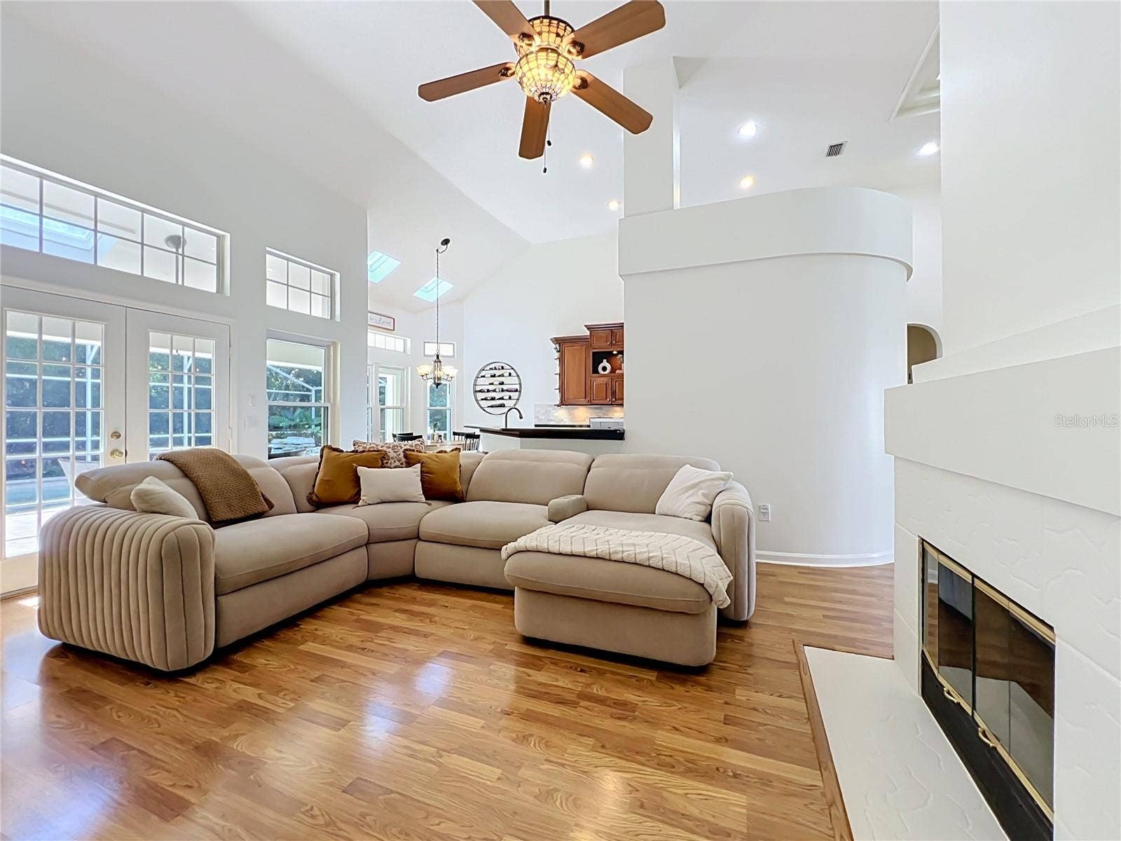 324 REMINGTON DRIVE, Oviedo, FL 32765 324 REMINGTON DRIVE, Oviedo, FL 32765