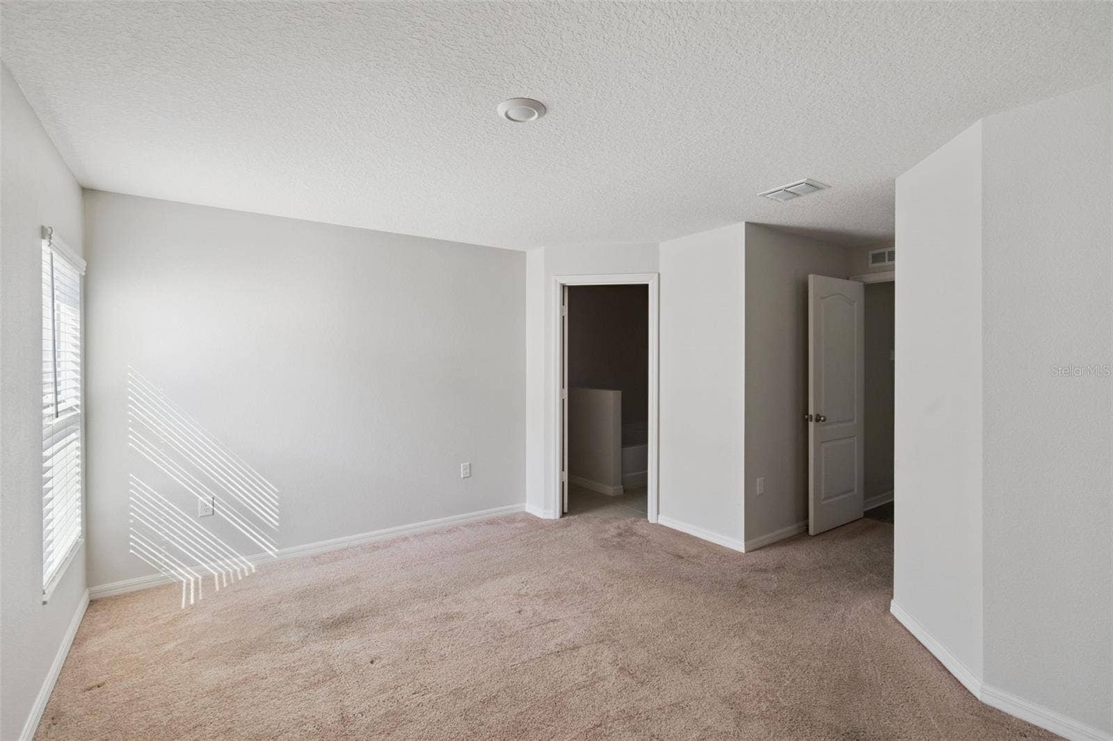 1602 ORNE STREET, Mascotte, FL 34753