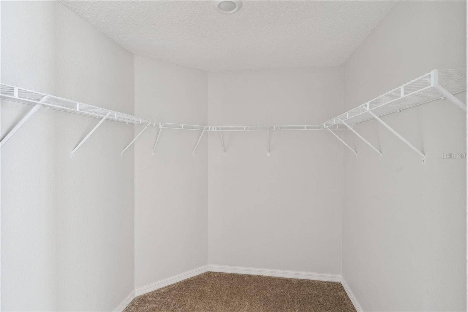 1602 ORNE STREET, Mascotte, FL 34753