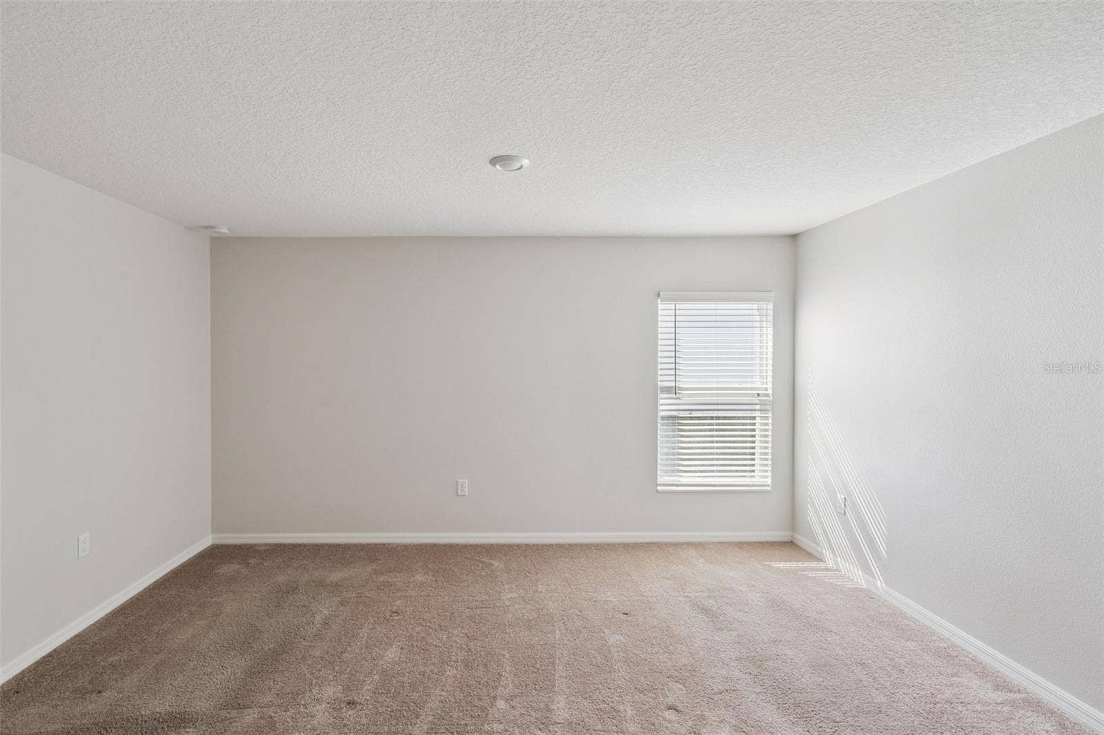 1602 ORNE STREET, Mascotte, FL 34753