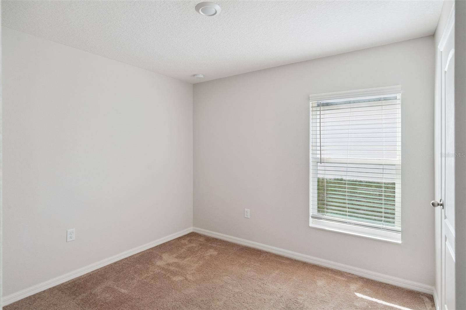 1602 ORNE STREET, Mascotte, FL 34753
