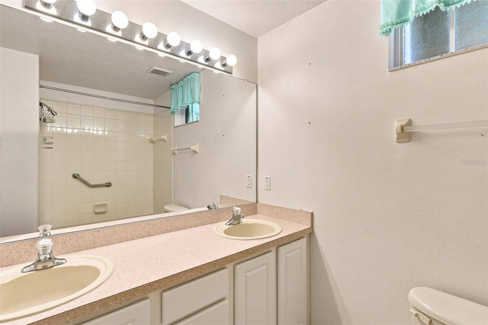 1490 BENT OAKS BOULEVARD, Deland, FL 32724 1490 BENT OAKS BOULEVARD, Deland, FL 32724