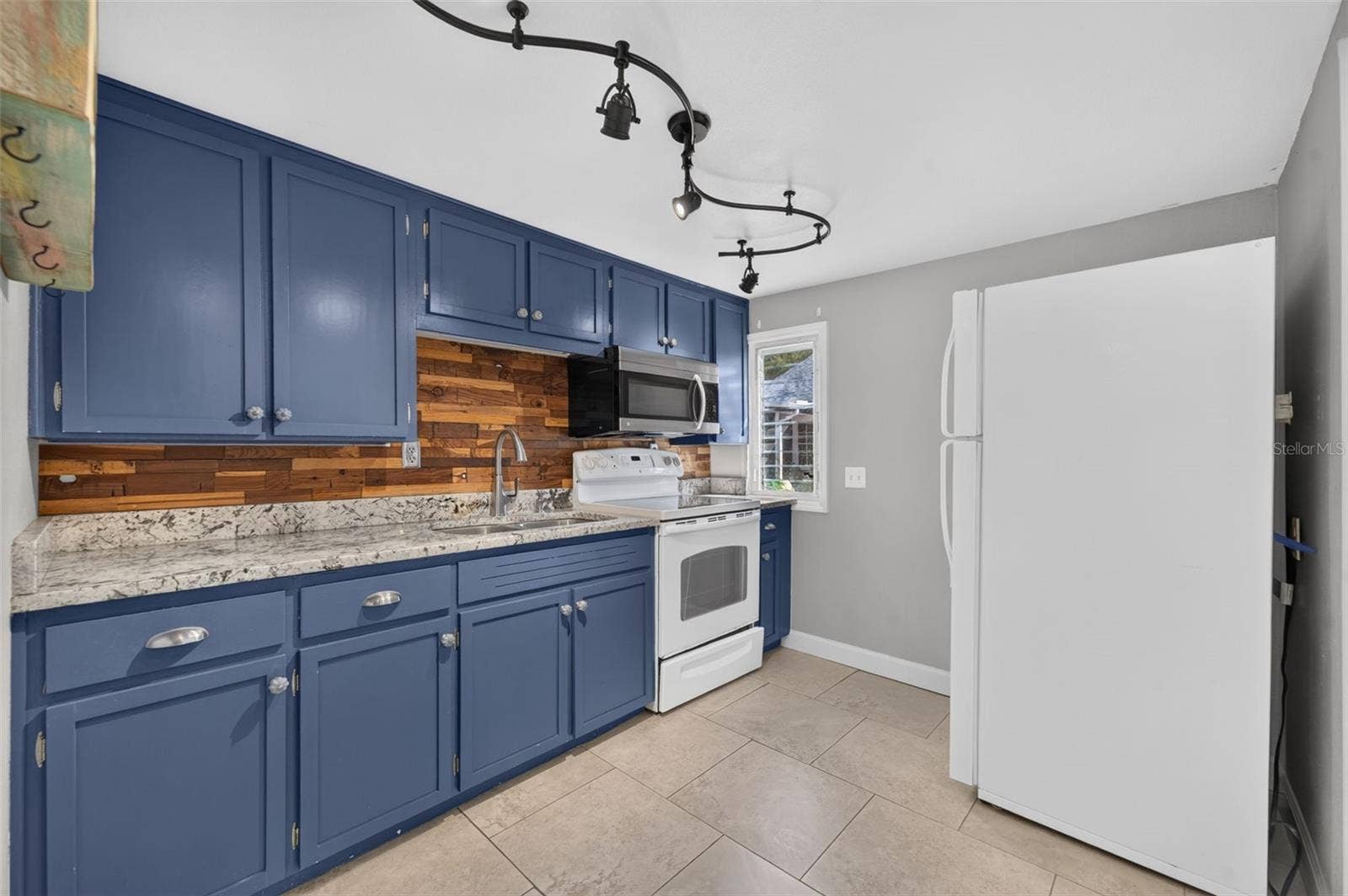 443 BROADVIEW AVENUE, Winter Park, FL 32789 Guest cottage kitchen