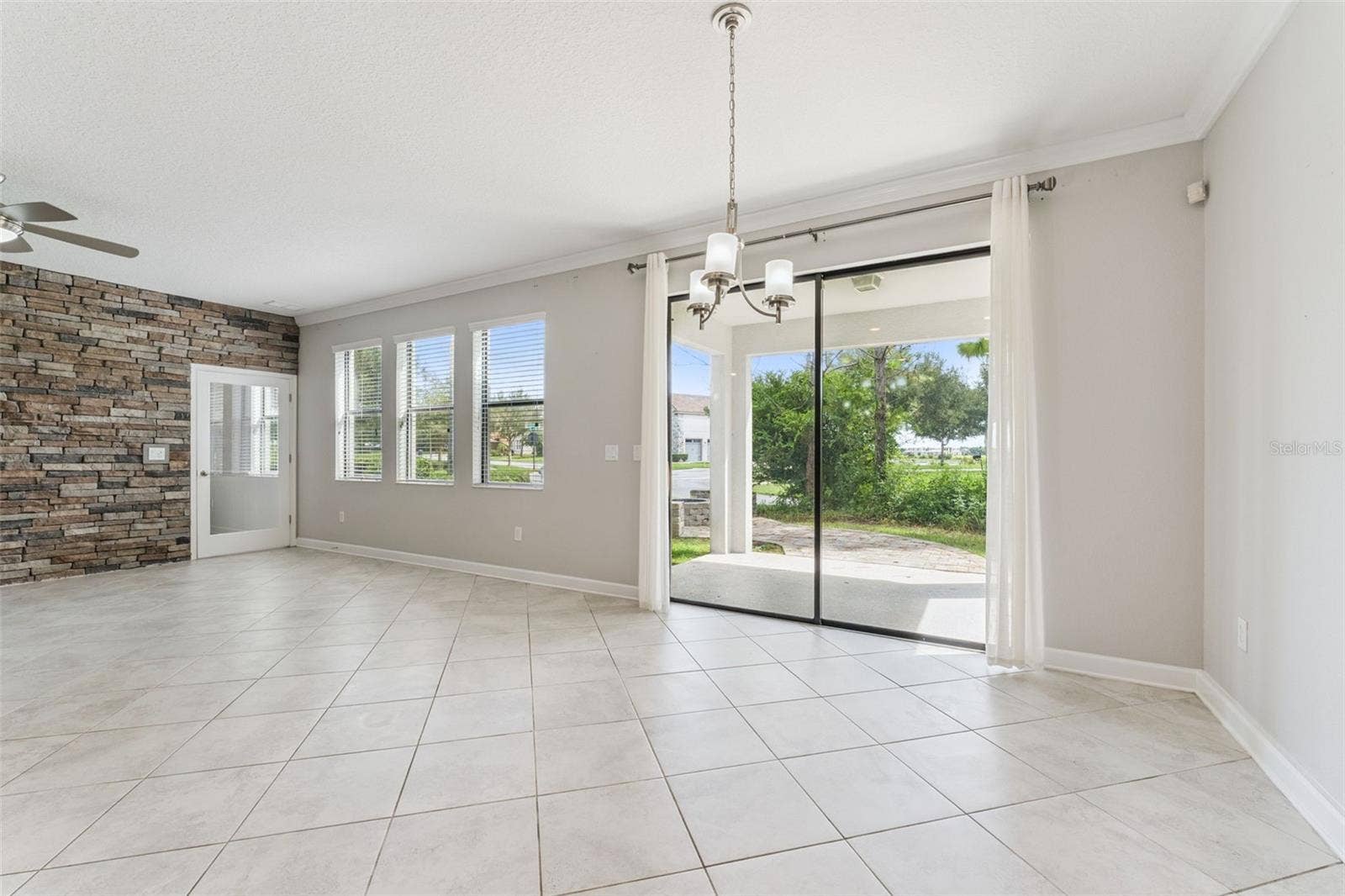 8001 POND APPLE DRIVE, Winter Garden, FL 34787 Spacious great room