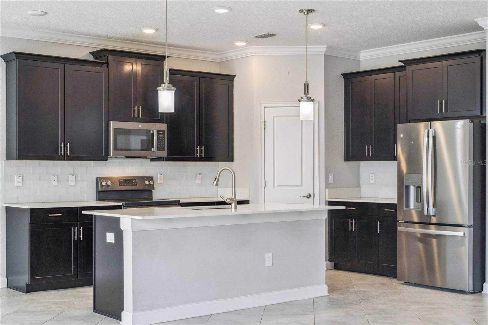 8001 POND APPLE DRIVE, Winter Garden, FL 34787 well appointed open kitchen