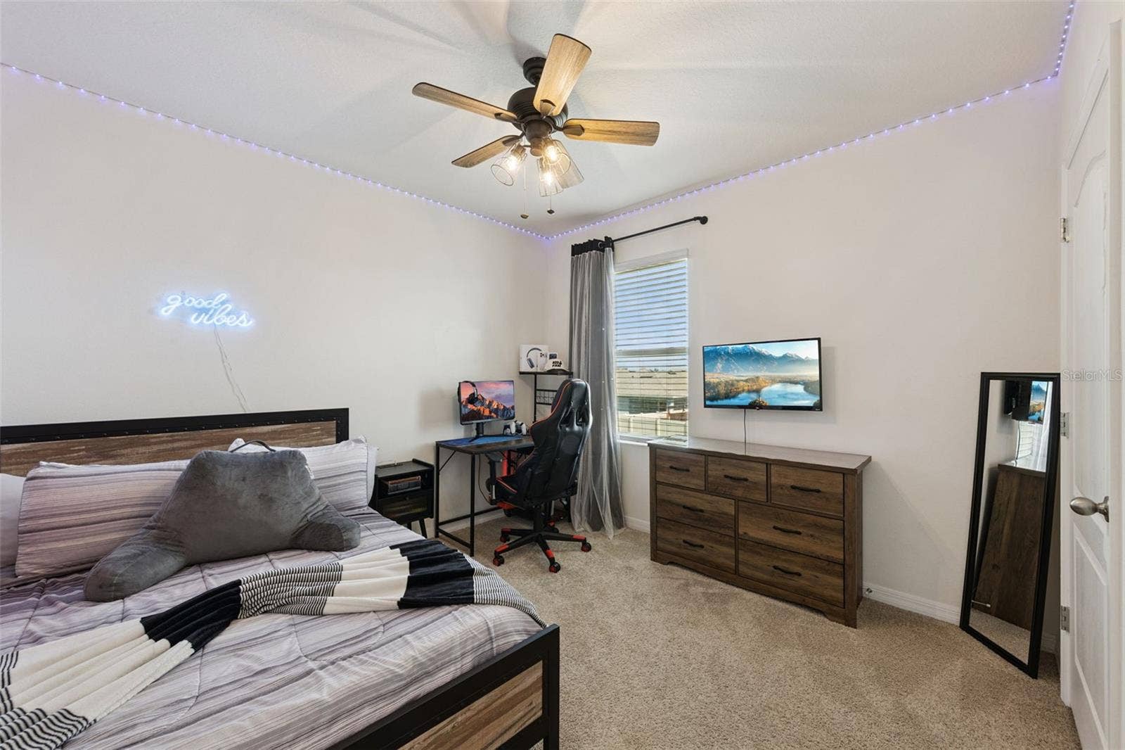 3676 SUNGROVE CIRCLE, Sanford, FL 32771 3676 SUNGROVE CIRCLE, Sanford, FL 32771