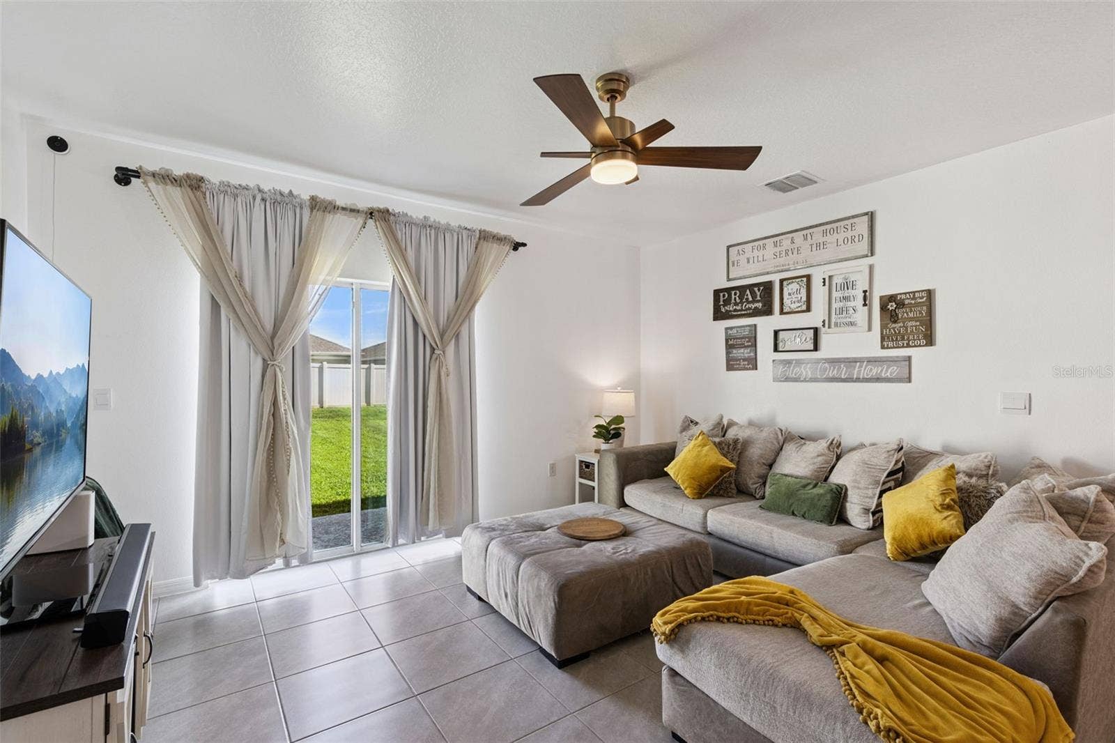 3676 SUNGROVE CIRCLE, Sanford, FL 32771 3676 SUNGROVE CIRCLE, Sanford, FL 32771