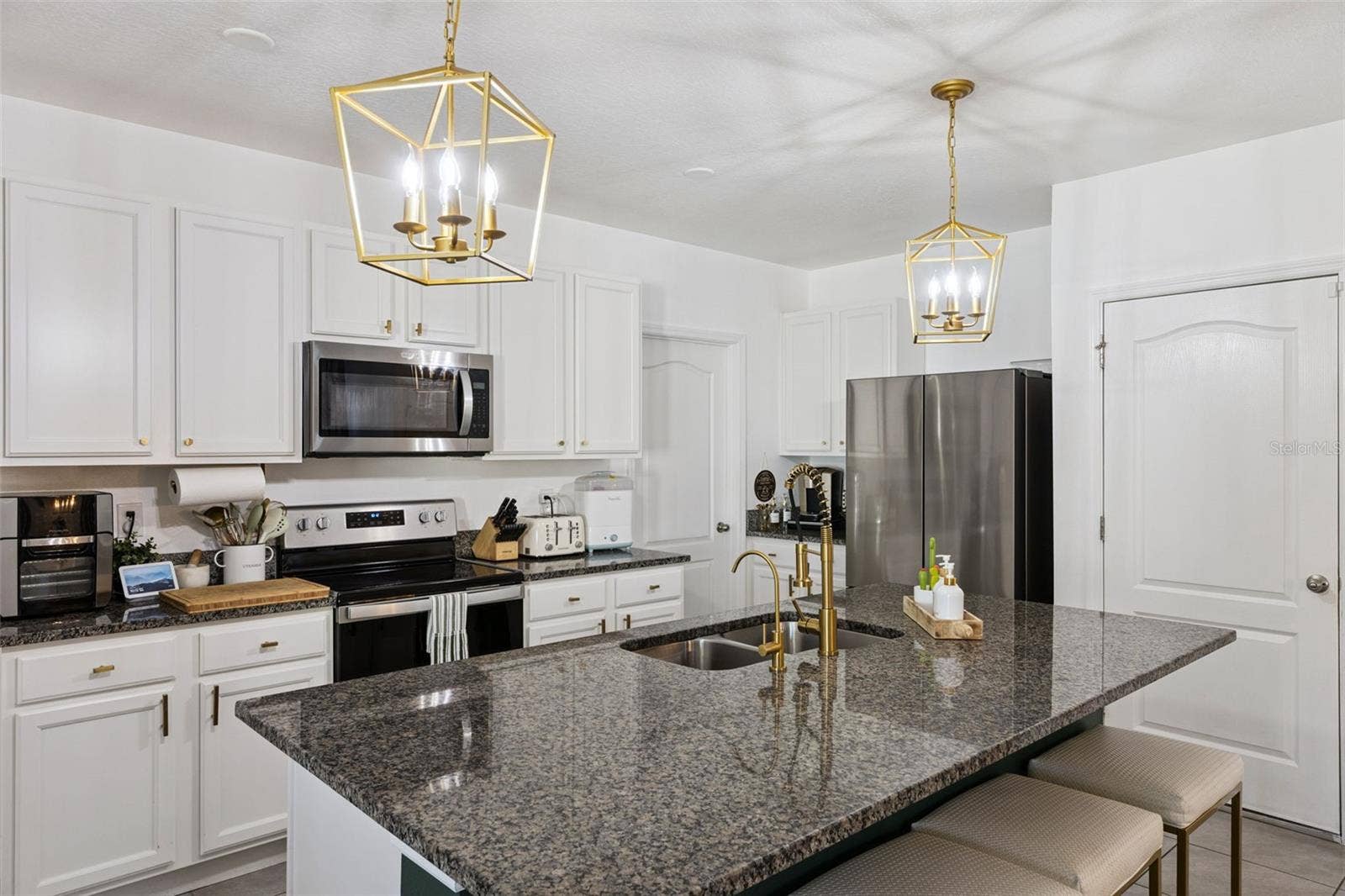 3676 SUNGROVE CIRCLE, Sanford, FL 32771 3676 SUNGROVE CIRCLE, Sanford, FL 32771