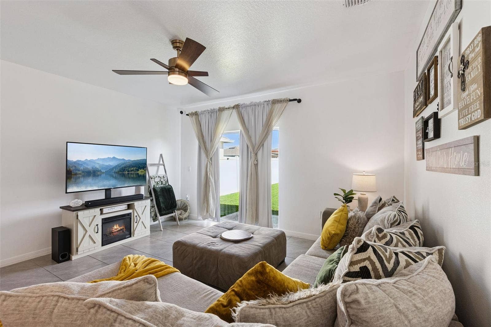 3676 SUNGROVE CIRCLE, Sanford, FL 32771 3676 SUNGROVE CIRCLE, Sanford, FL 32771