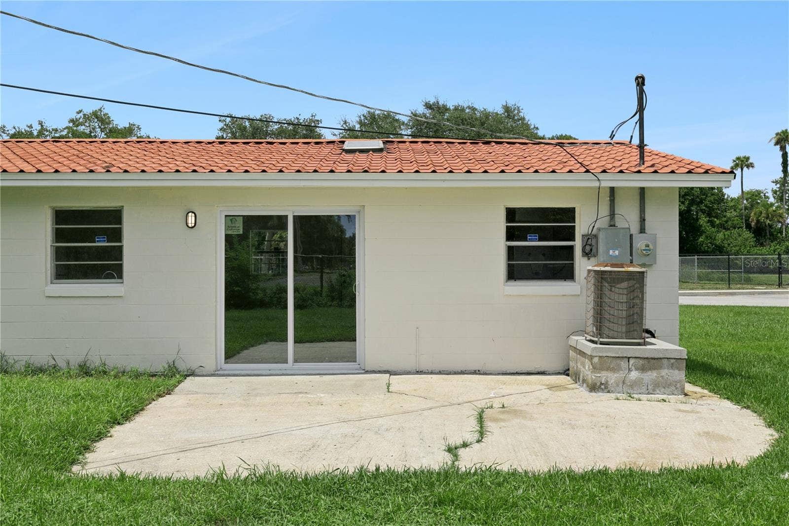875 LOOMIS AVENUE, Daytona Beach, FL 32114 Sliding Door with Patio Access