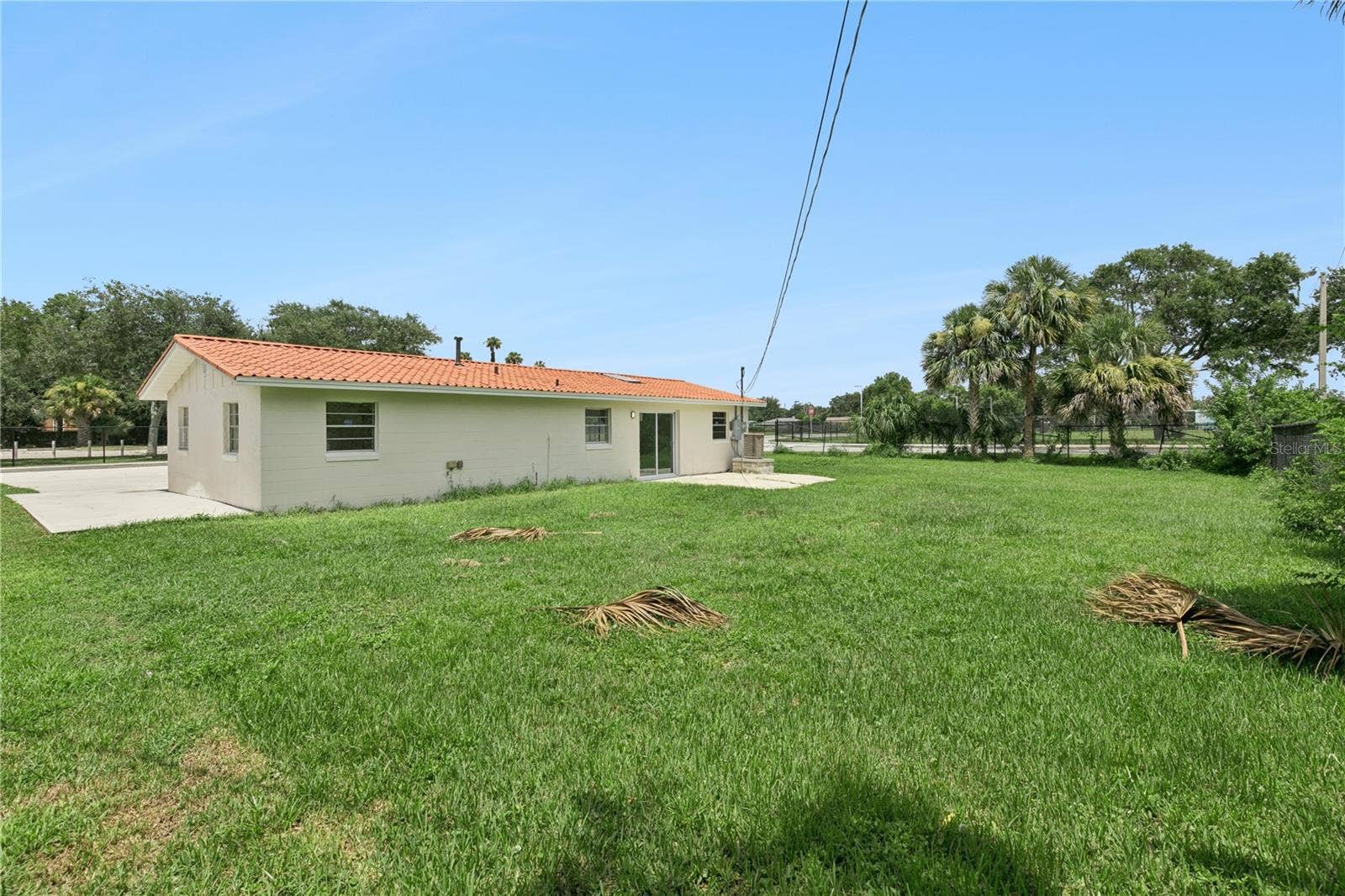 875 LOOMIS AVENUE, Daytona Beach, FL 32114 Oversized Backyard