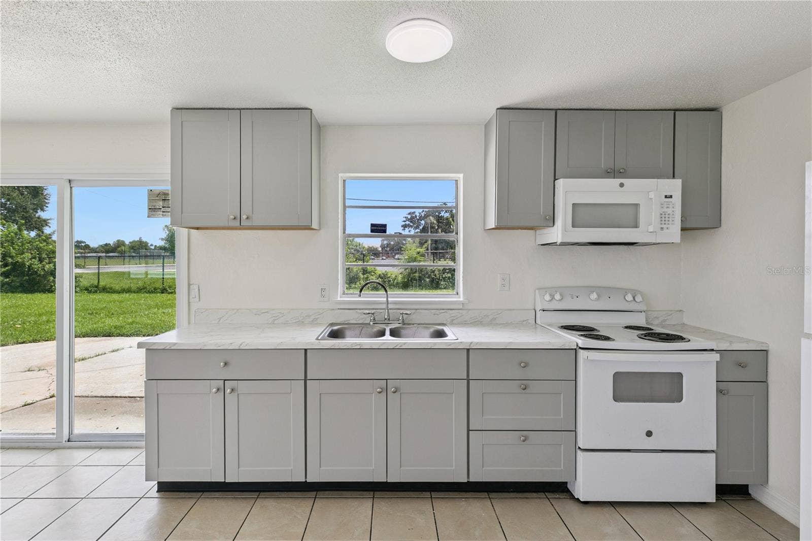 875 LOOMIS AVENUE, Daytona Beach, FL 32114 Bright Kitchen Overlooking Oversized Backyard