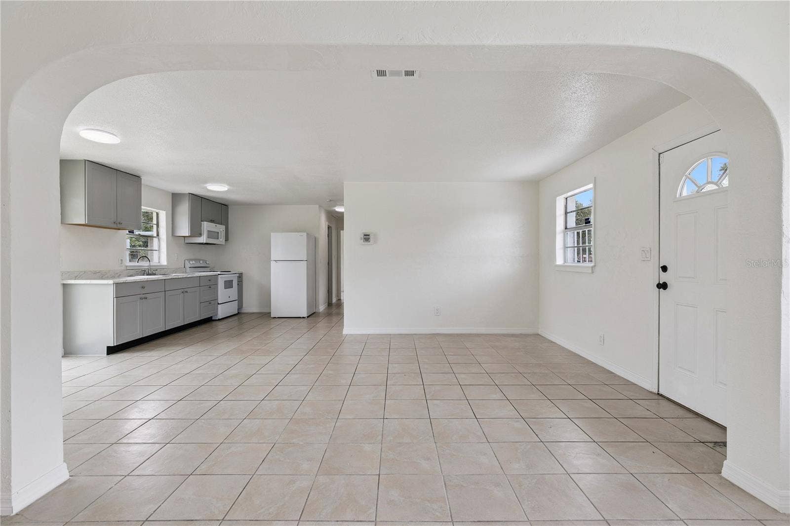 875 LOOMIS AVENUE, Daytona Beach, FL 32114 Bright and Open Floor Plan