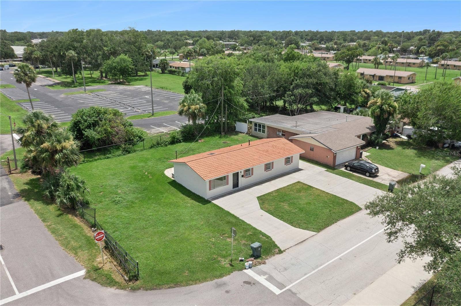 875 LOOMIS AVENUE, Daytona Beach, FL 32114 Side and Large Backyard