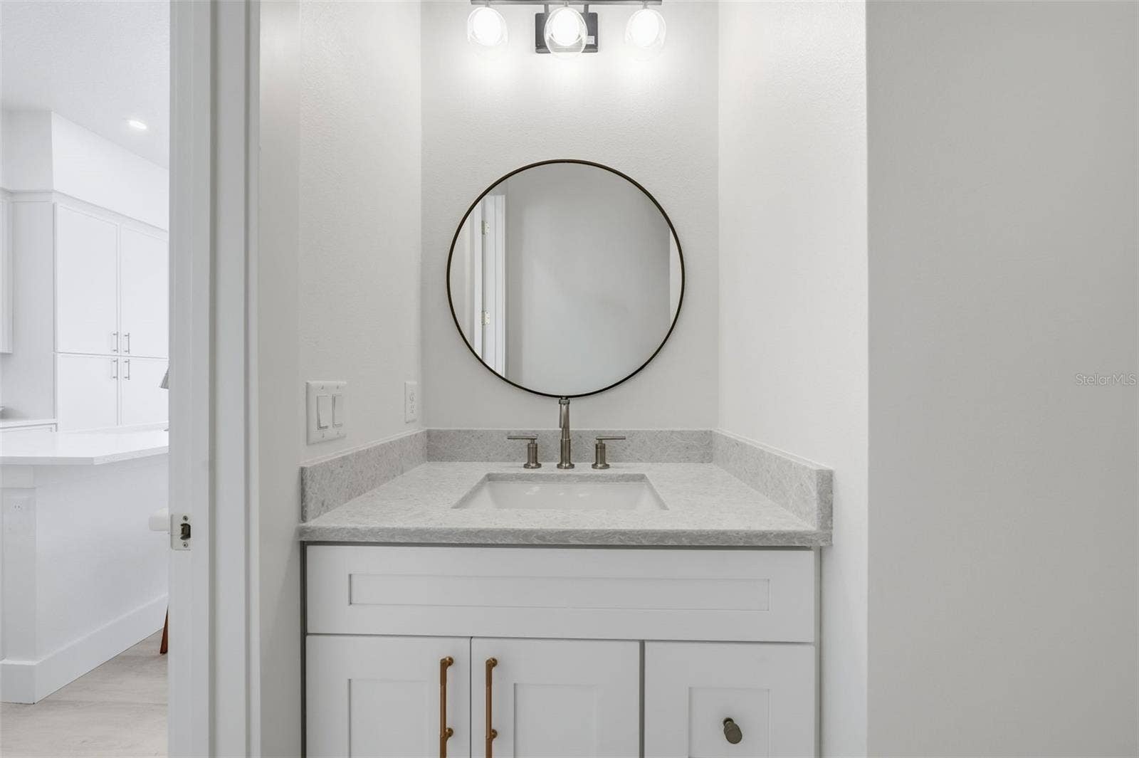 1603 BRYN MAWR STREET, Orlando, FL 32804 Powder Bathroom
