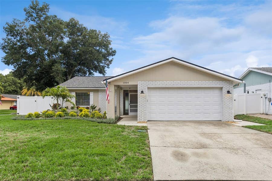 Property photo for 1004 VINEYARD COURT, Dunedin, FL