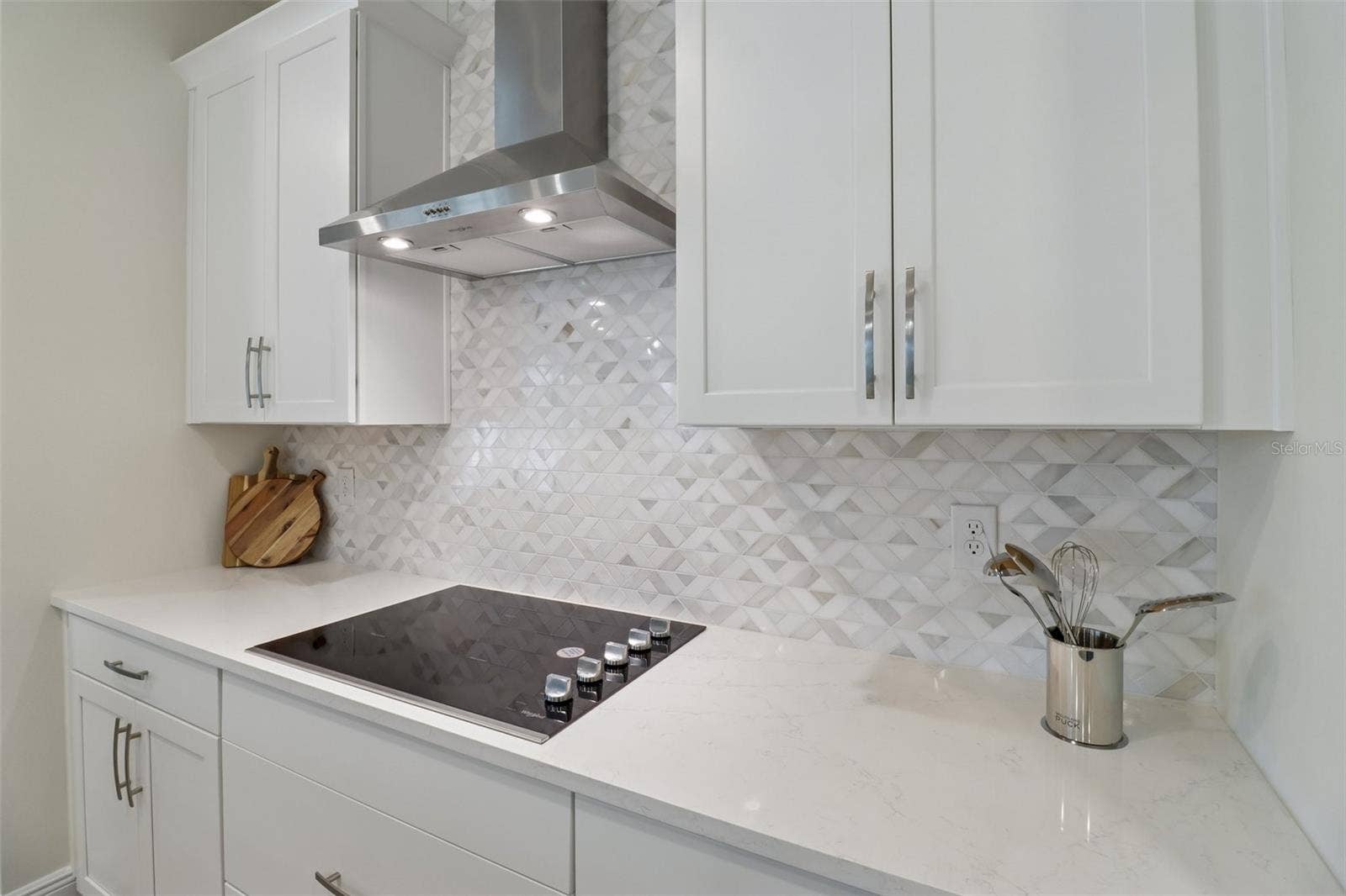 2985 WATER CLOVER COURT, Apopka, FL 32712 It's all in the details!