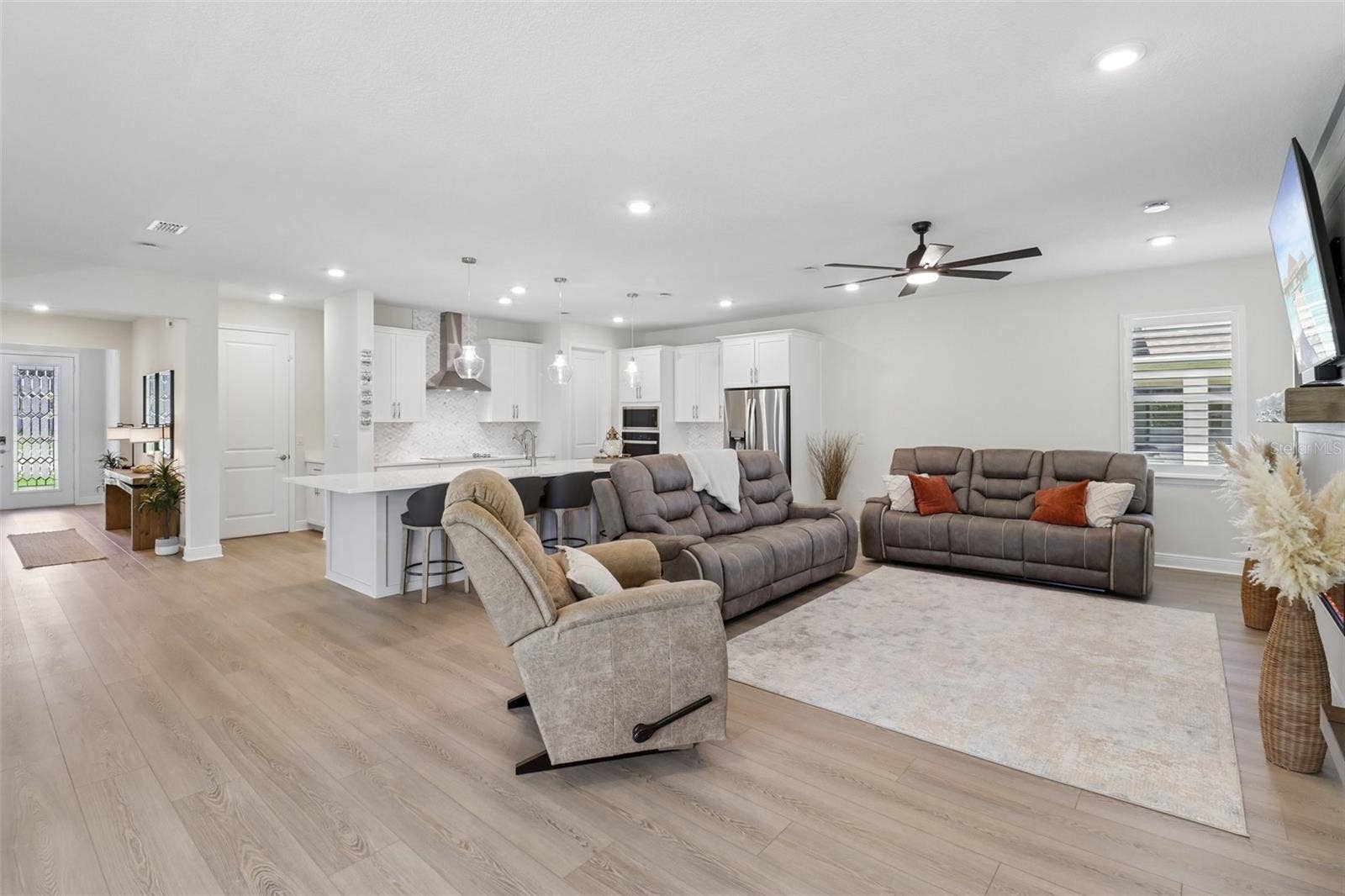 2985 WATER CLOVER COURT, Apopka, FL 32712 Light filled open concept main floor.