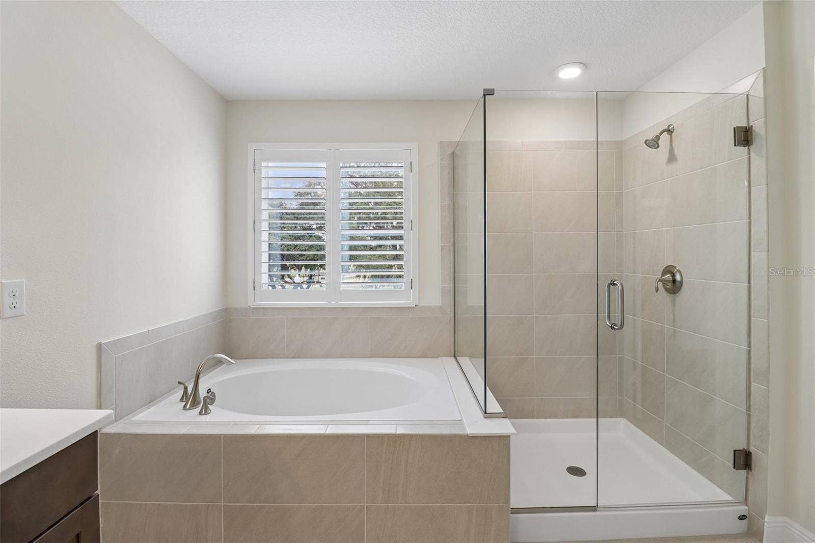 2985 WATER CLOVER COURT, Apopka, FL 32712 Primary en-suite bath.