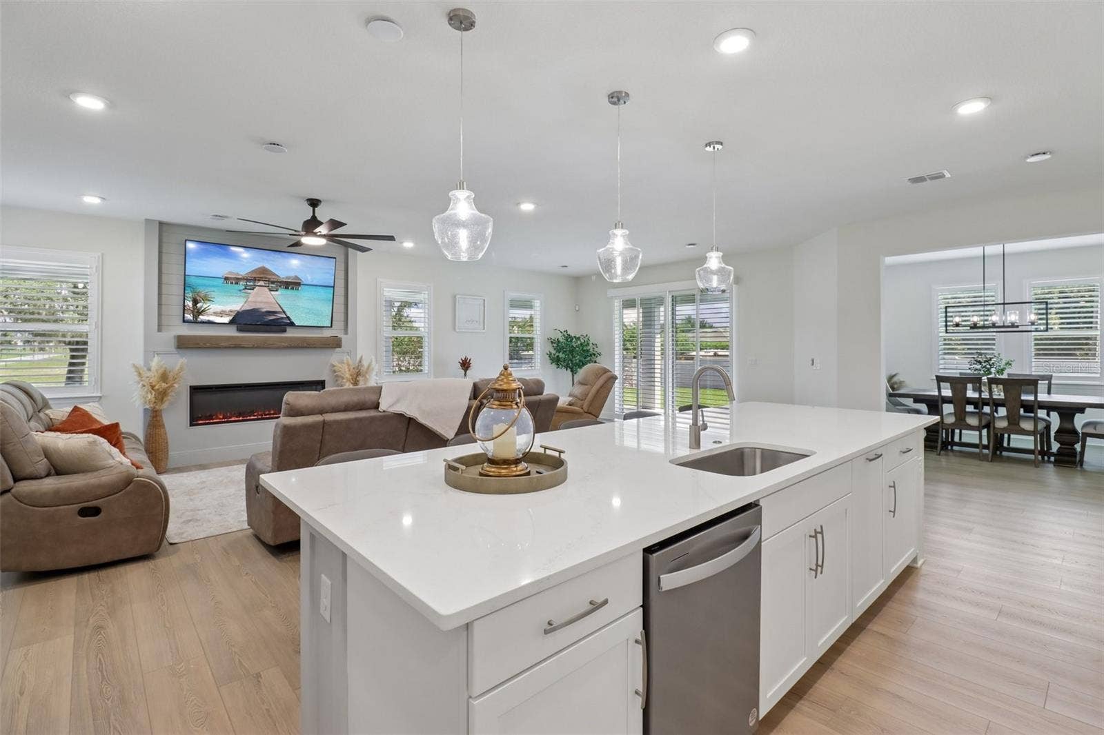 2985 WATER CLOVER COURT, Apopka, FL 32712 Kitchen is open to the living and dining area.