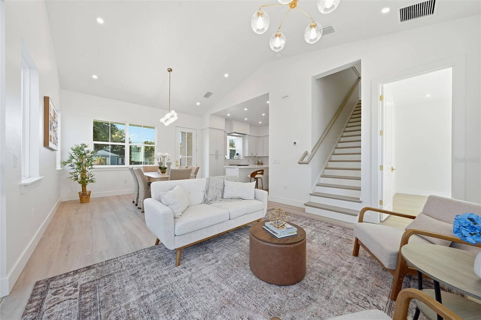 1605 BRYN MAWR STREET, Orlando, FL 32804 Living Room