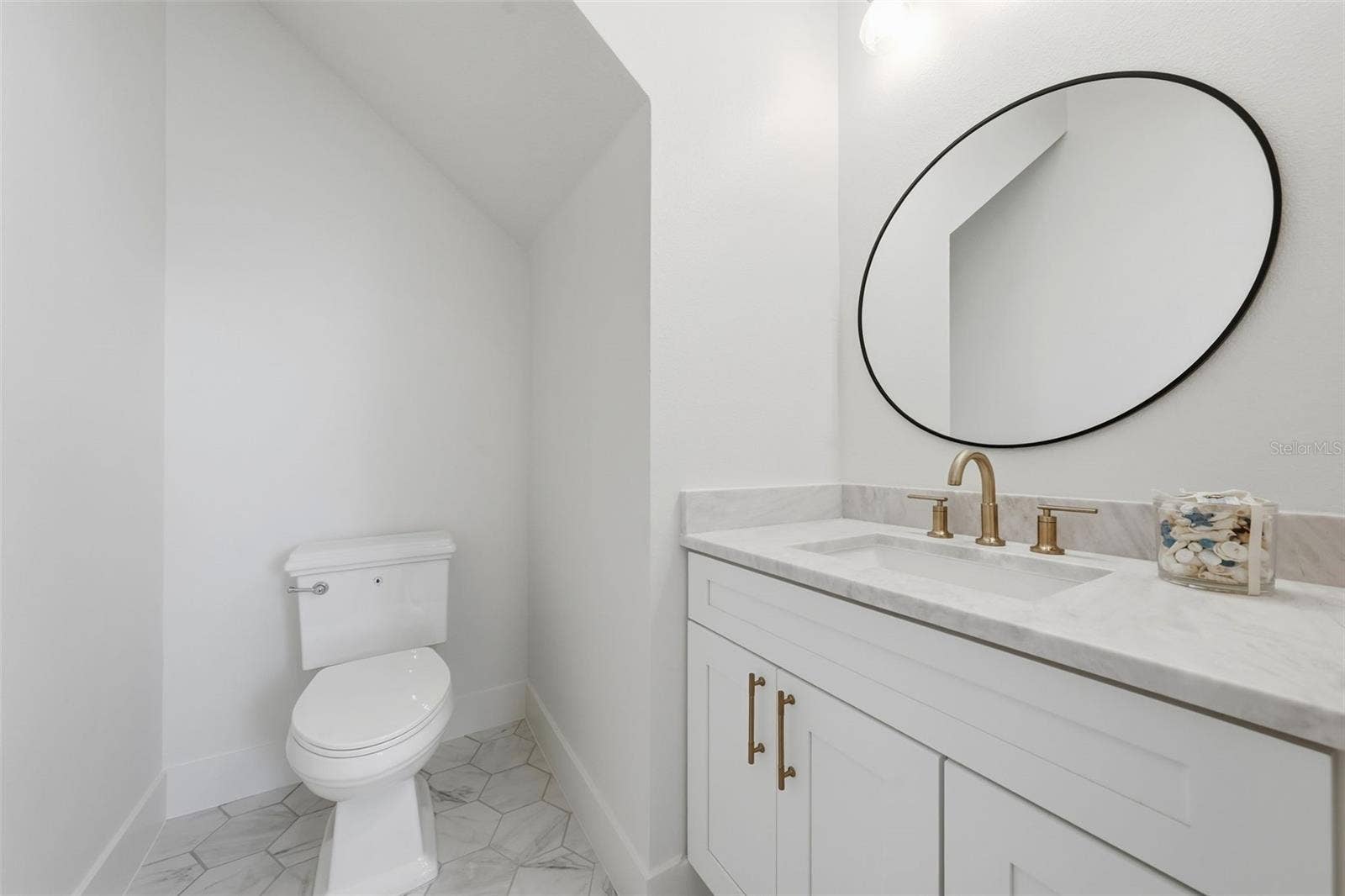 1605 BRYN MAWR STREET, Orlando, FL 32804 Powder Bathroom