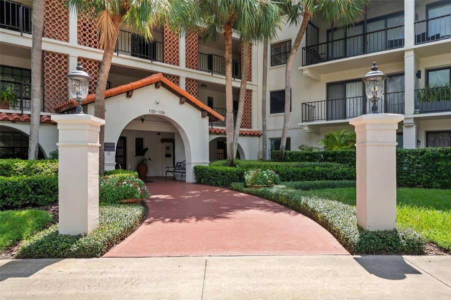 Property photo for 100 S INTERLACHEN AVENUE, #101, Winter Park, FL