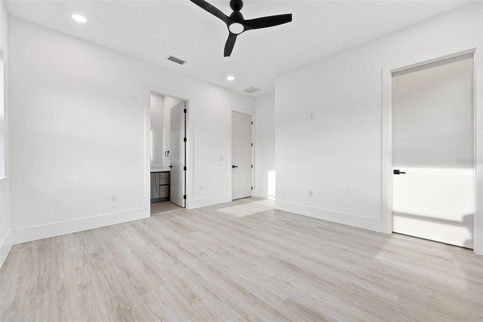 731 42ND STREET, Sarasota, FL 34234 731 42ND STREET, Sarasota, FL 34234