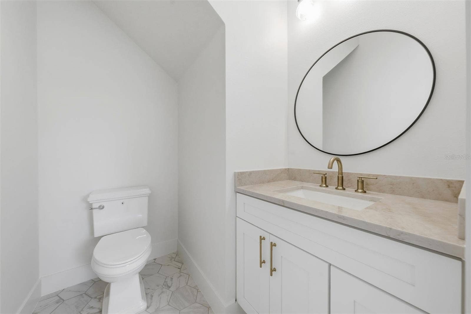 1510 WILSON AVENUE, Orlando, FL 32804 Powder Bathroom