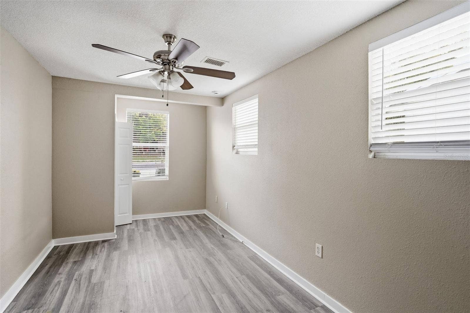 1514 CREST AVENUE, Leesburg, FL 34748