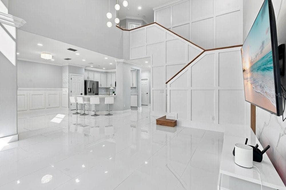 7149 REGINA WAY, Orlando, FL 32819 Cathedral ceilings