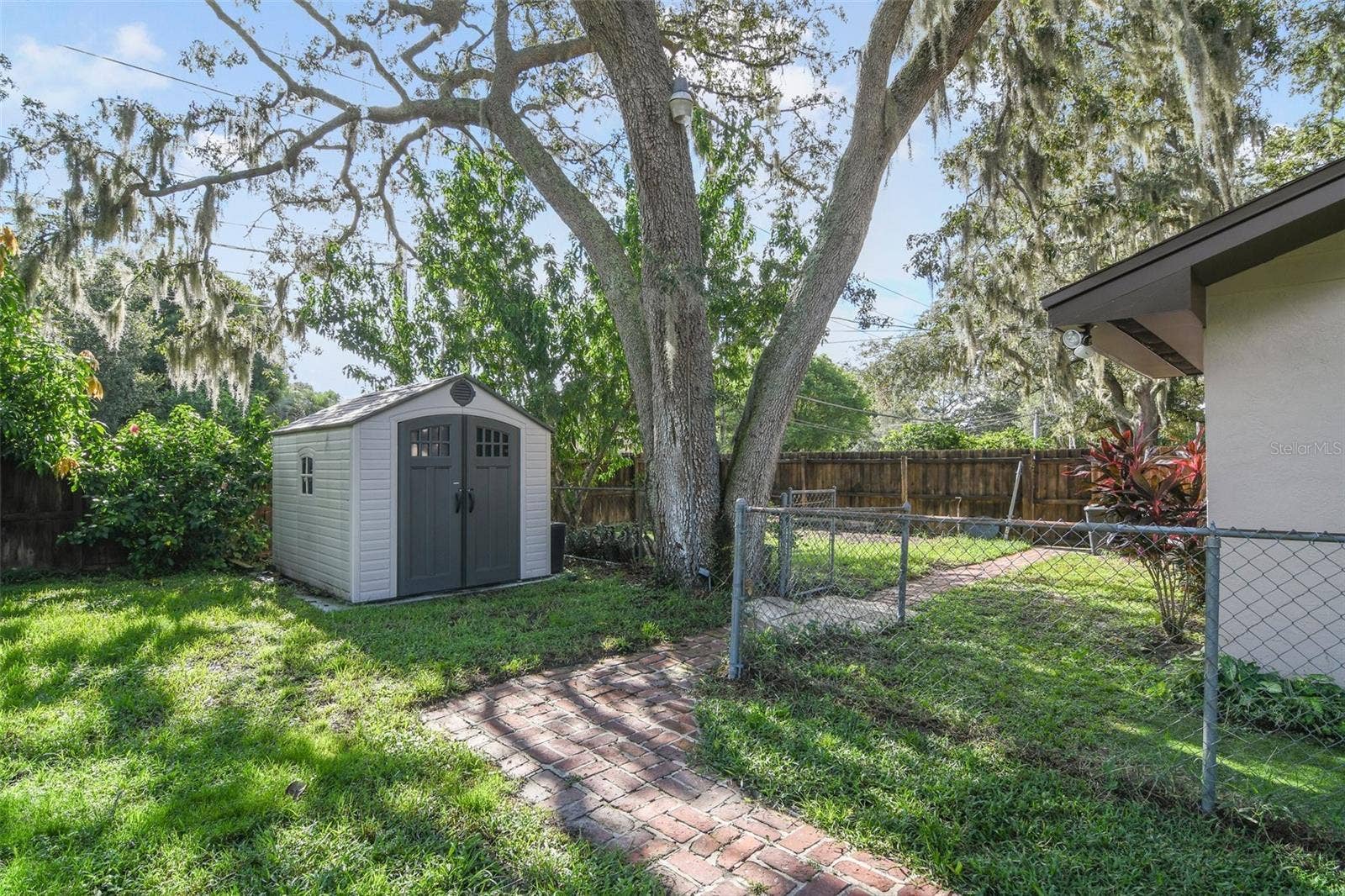 Shed and additional fenced space towards driveway