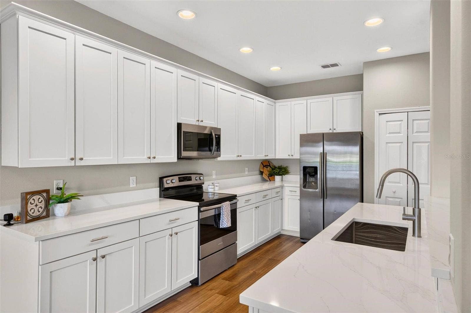 13356 PHOENIX DRIVE, Orlando, FL 32828 13356 PHOENIX DRIVE, Orlando, FL 32828