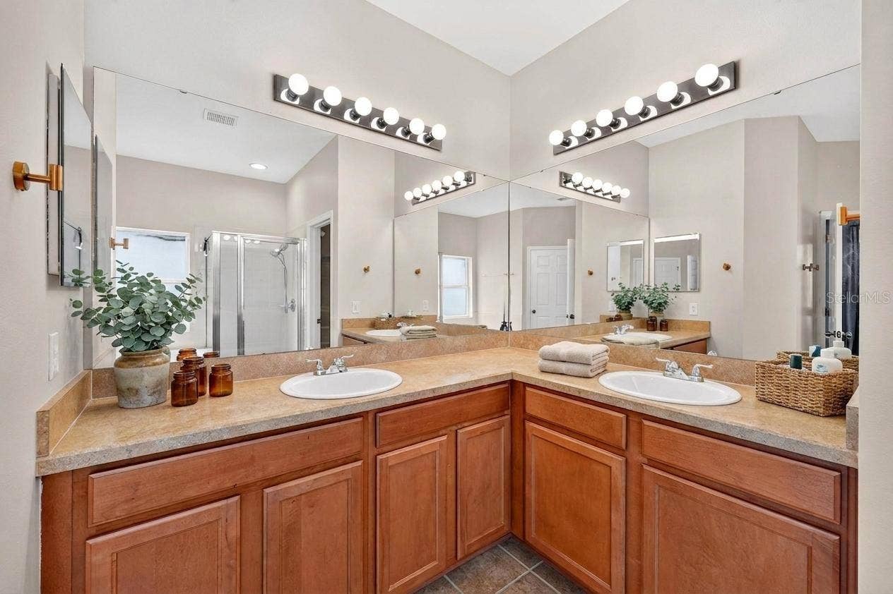 13356 PHOENIX DRIVE, Orlando, FL 32828 13356 PHOENIX DRIVE, Orlando, FL 32828
