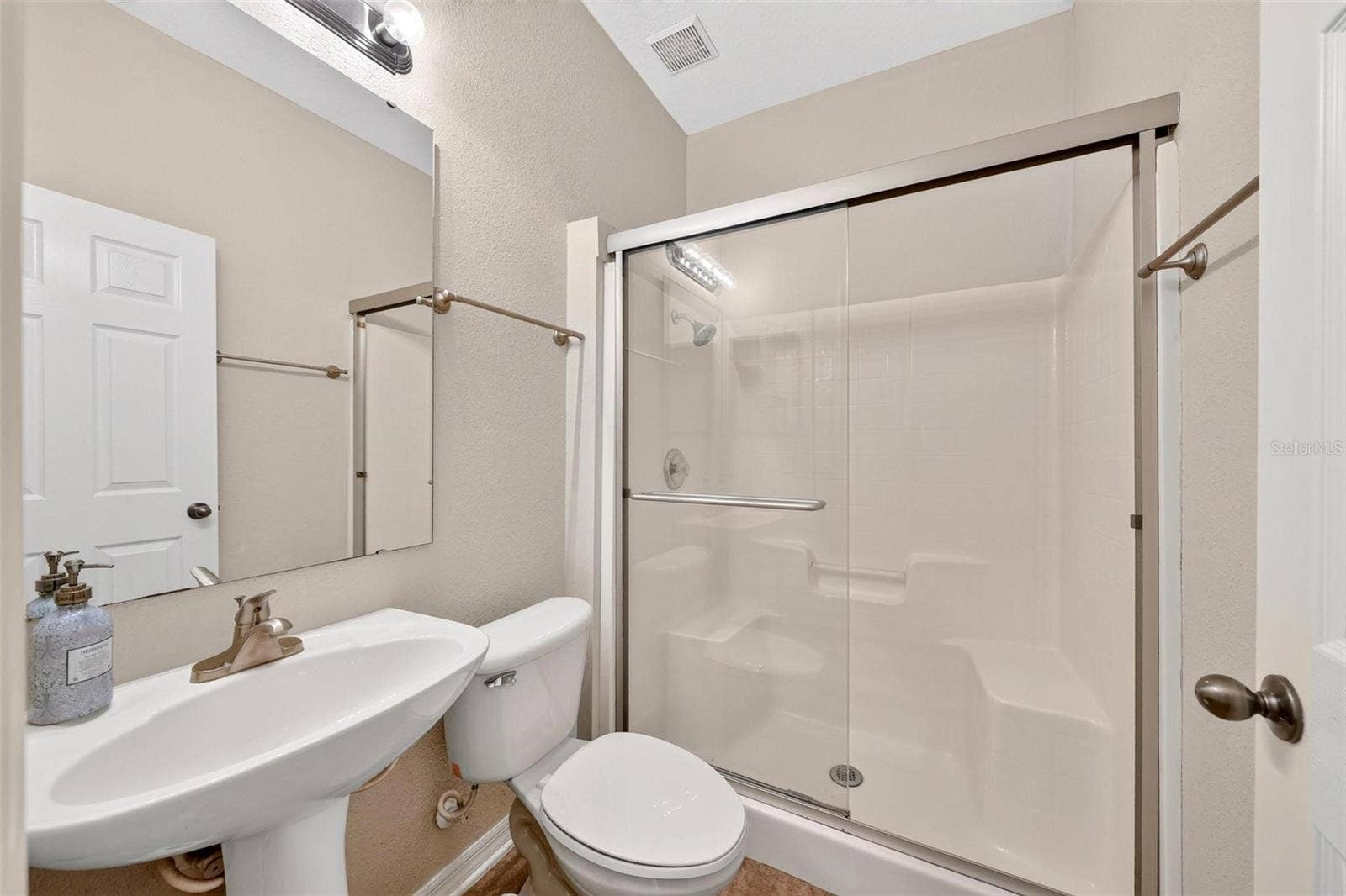 13356 PHOENIX DRIVE, Orlando, FL 32828 13356 PHOENIX DRIVE, Orlando, FL 32828