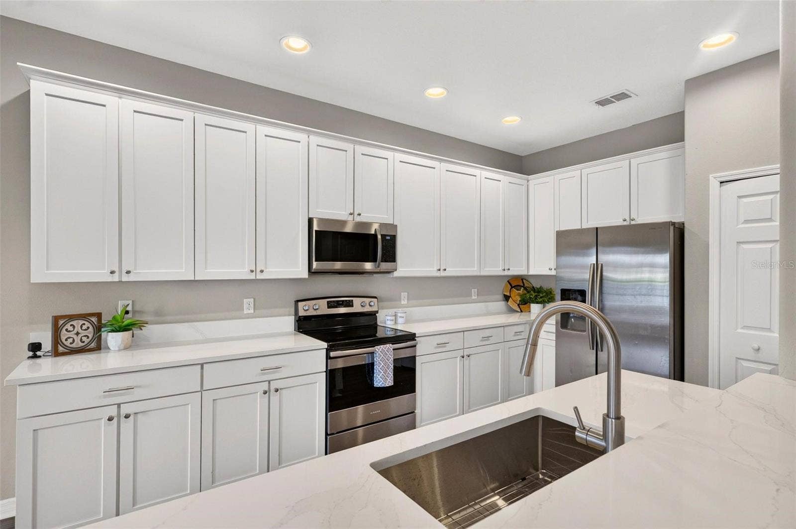 13356 PHOENIX DRIVE, Orlando, FL 32828 13356 PHOENIX DRIVE, Orlando, FL 32828