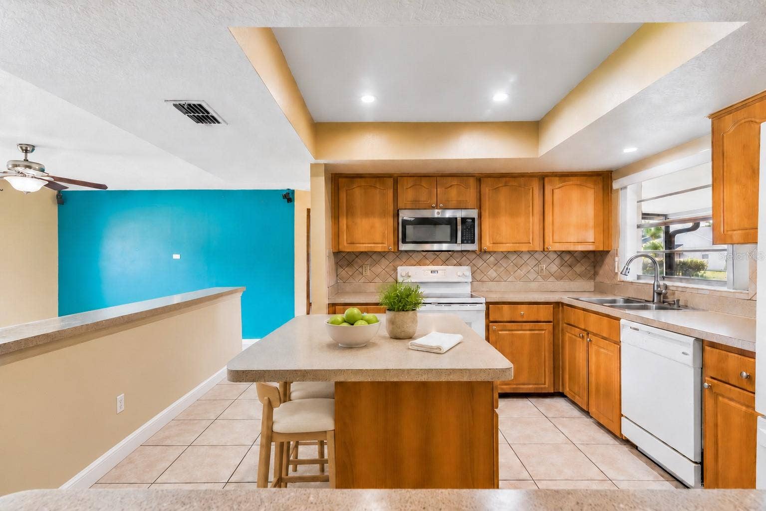 2402 WOODWAY DRIVE, Orlando, FL 32837 2402 WOODWAY DRIVE, Orlando, FL 32837
