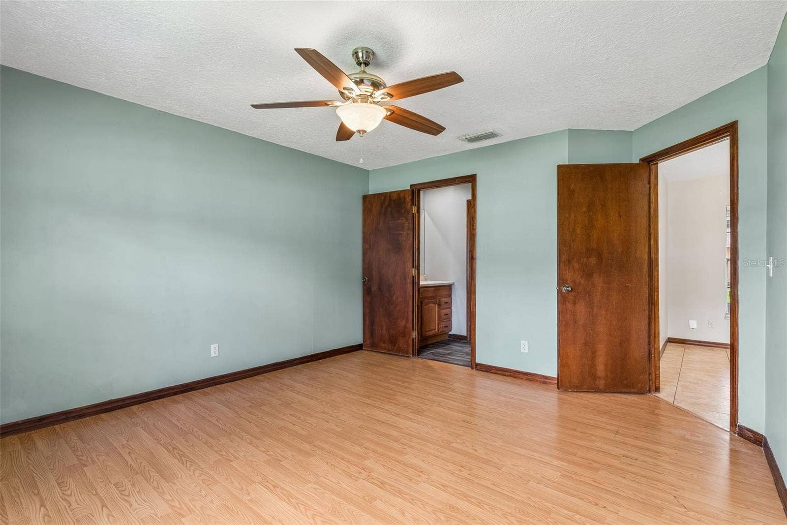 2402 WOODWAY DRIVE, Orlando, FL 32837 2402 WOODWAY DRIVE, Orlando, FL 32837