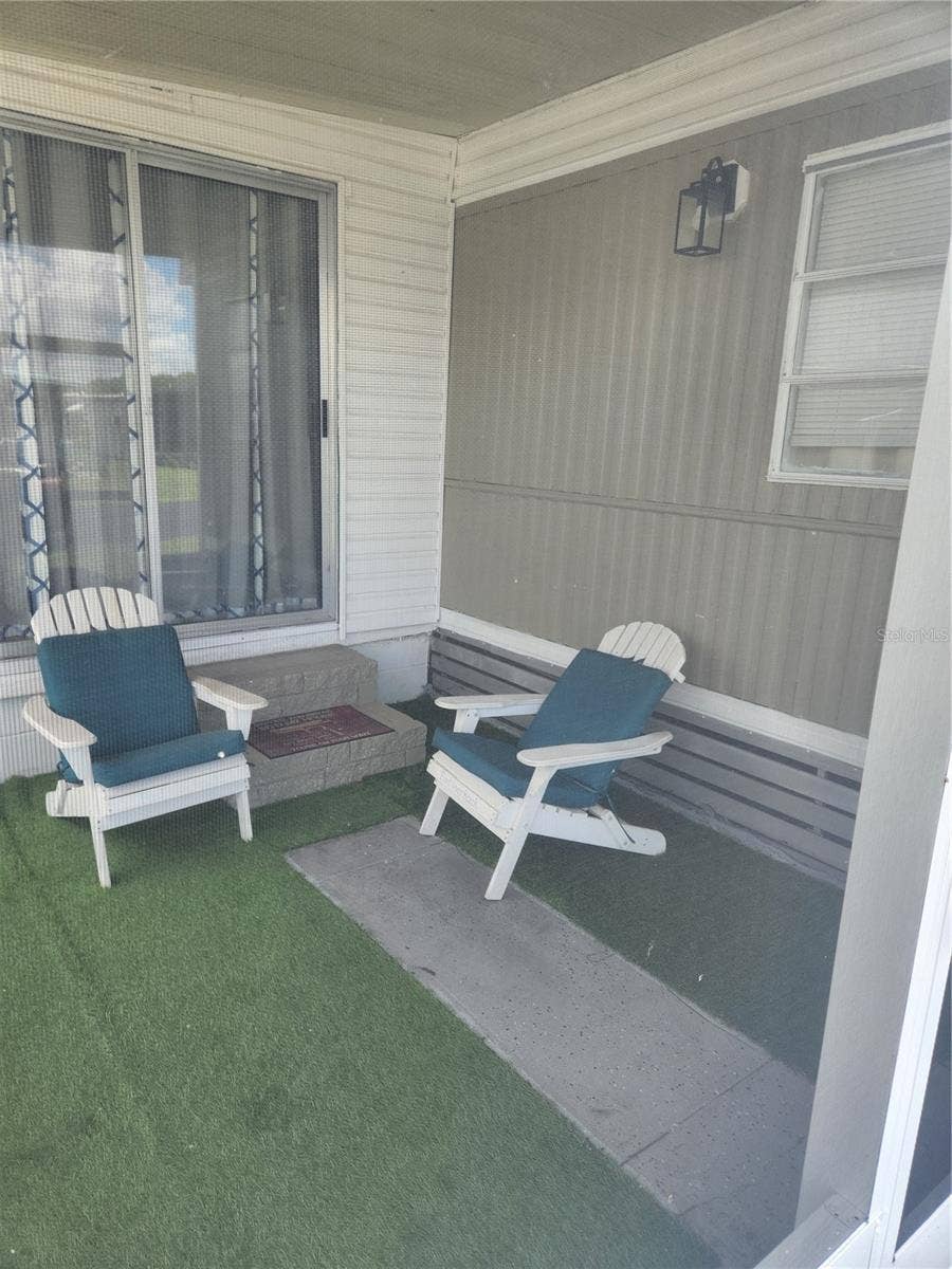 Zephyrhills, FL 33542 Screened in lanai