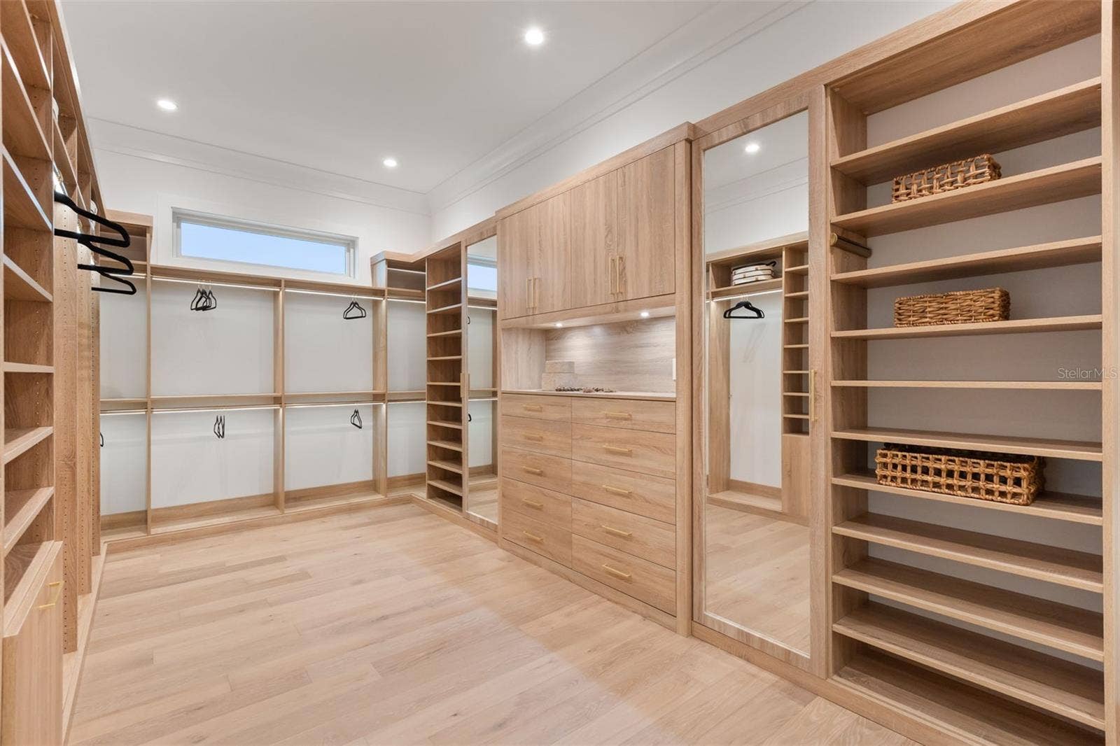 3207 Middlesex Rd. primary closet