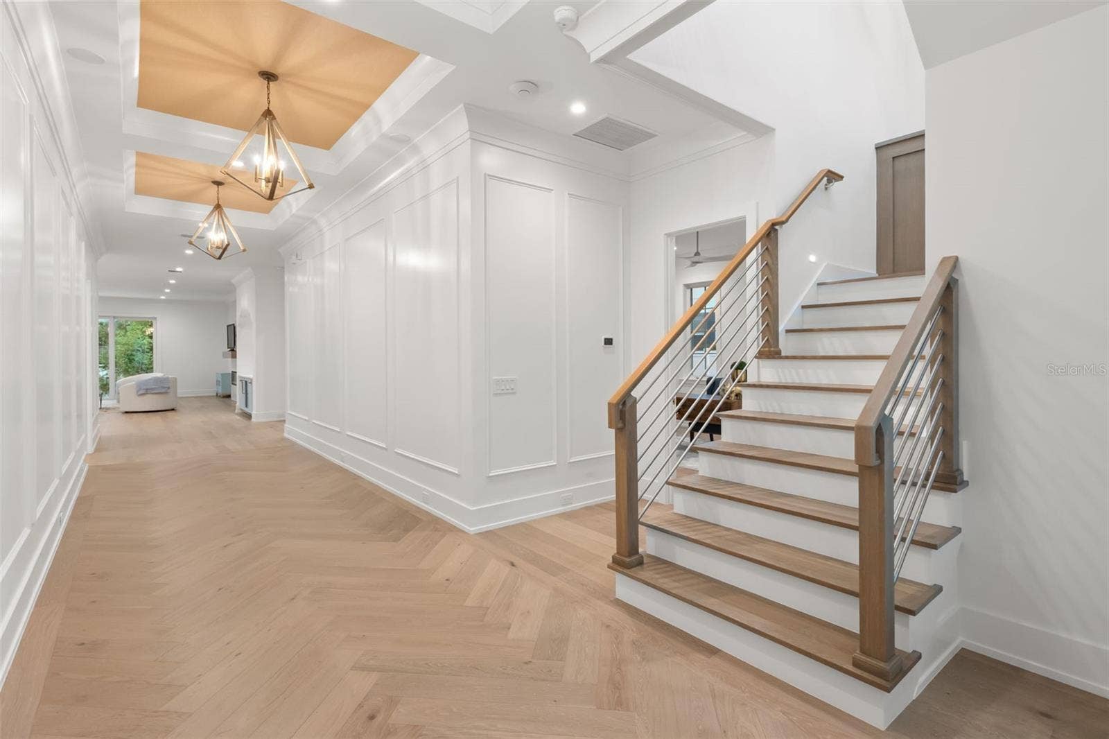 3207 Middlesex Rd. foyer