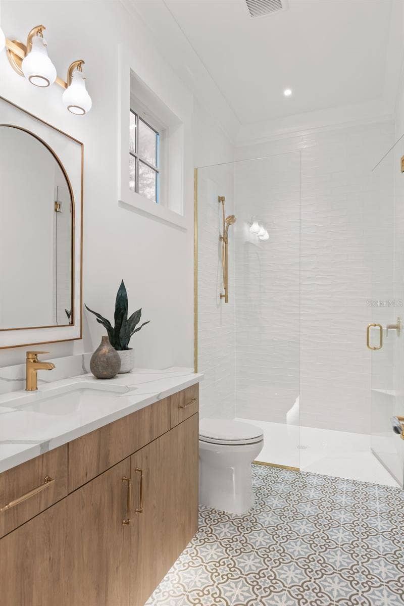 3207 Middlesex Rd. flex suite bathroom