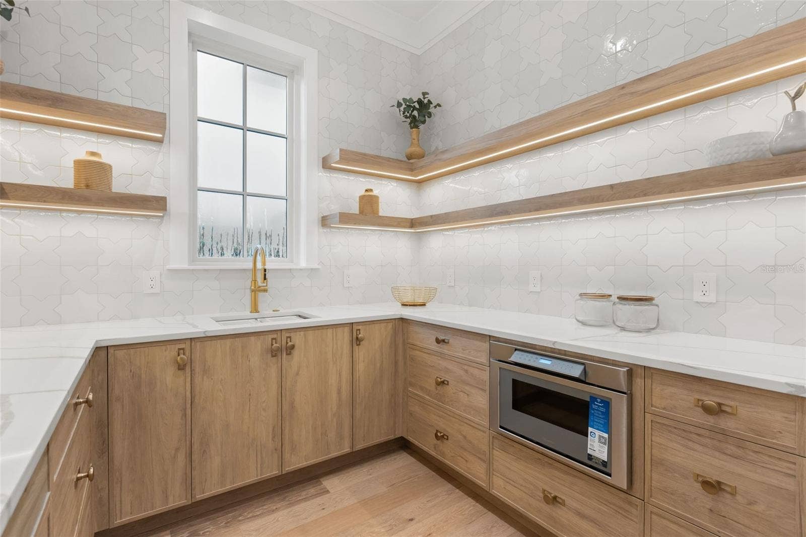 3207 Middlesex Rd. open pantry