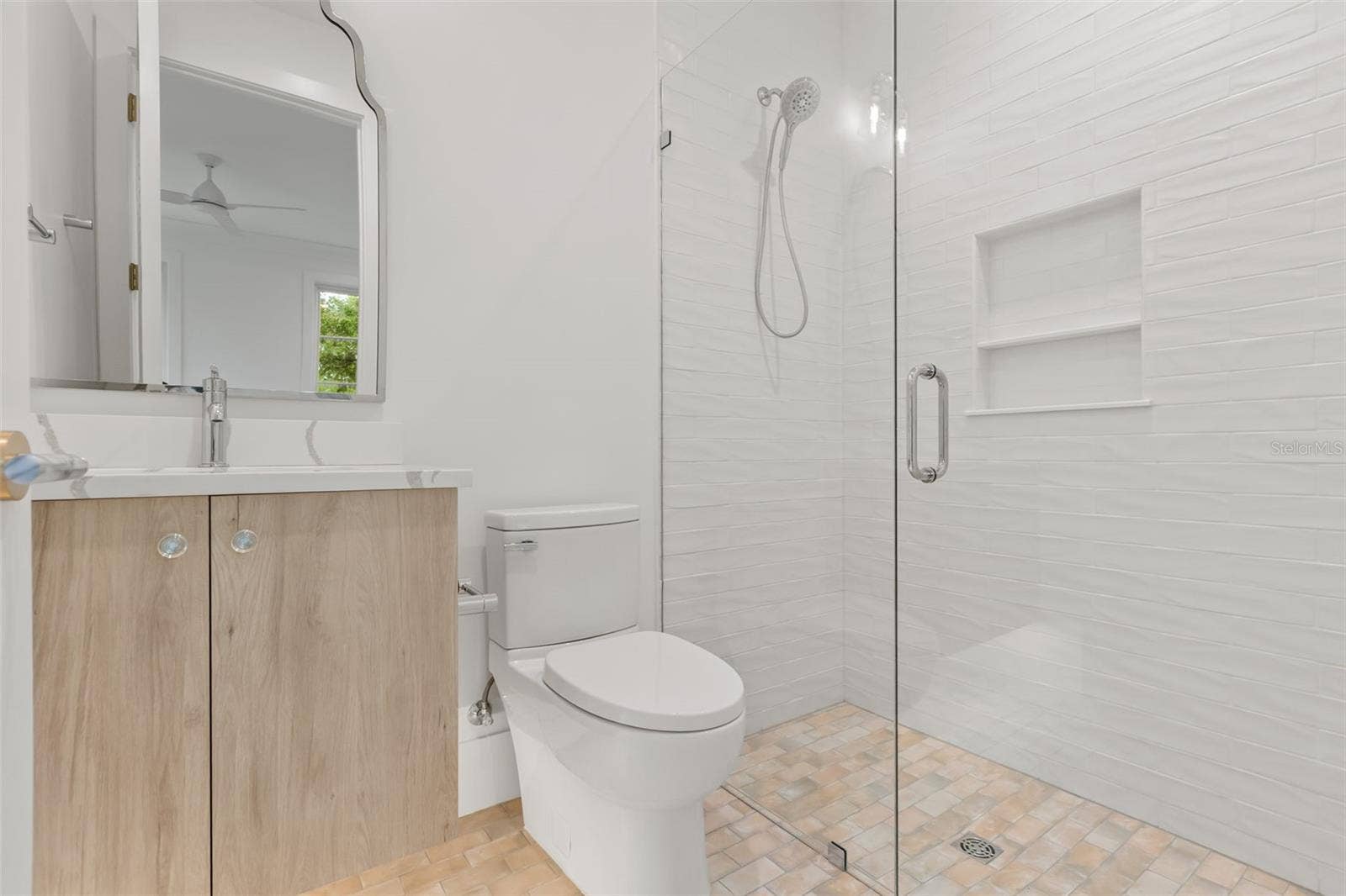 3207 Middlesex Rd. upstairs bathroom
