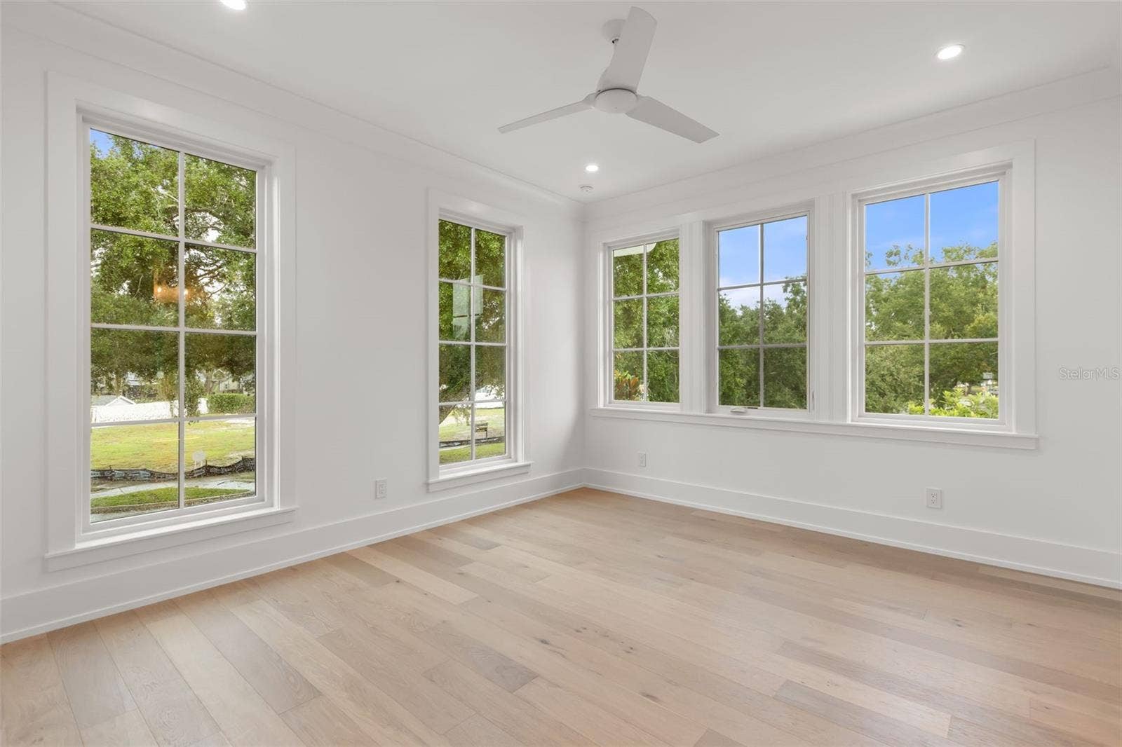 3207 Middlesex Rd. upstairs bedroom
