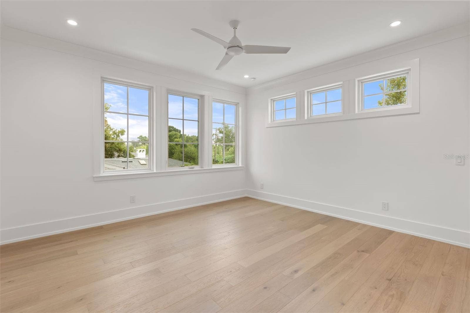 3207 Middlesex Rd. upstairs bedroom