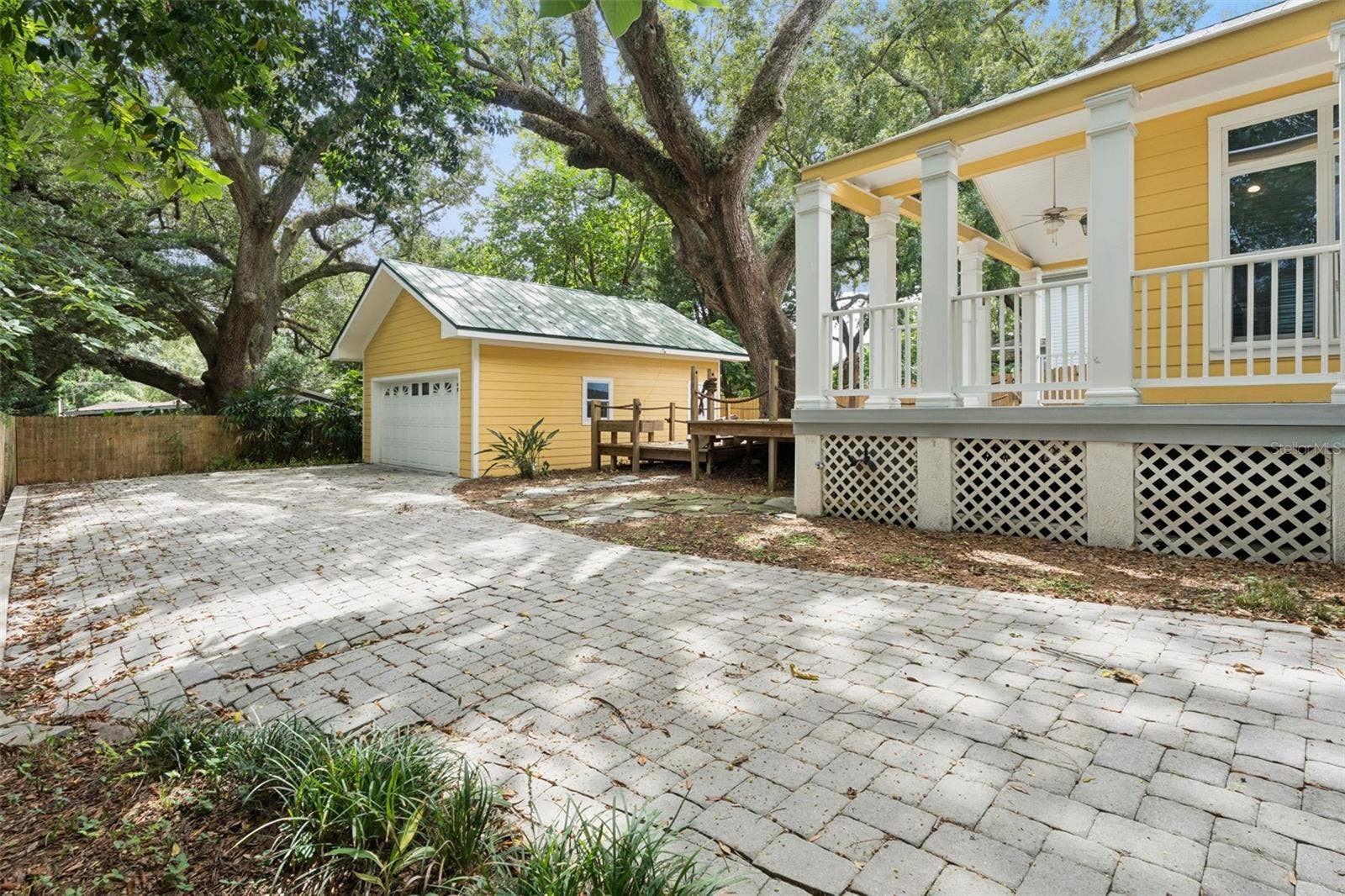 2516 E CHURCH STREET, Orlando, FL 32803 Paver driveway, 2 - car garage.