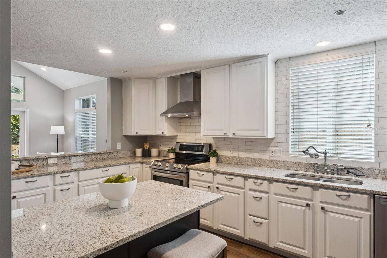 2516 E CHURCH STREET, Orlando, FL 32803 Upgraded Kitchen.