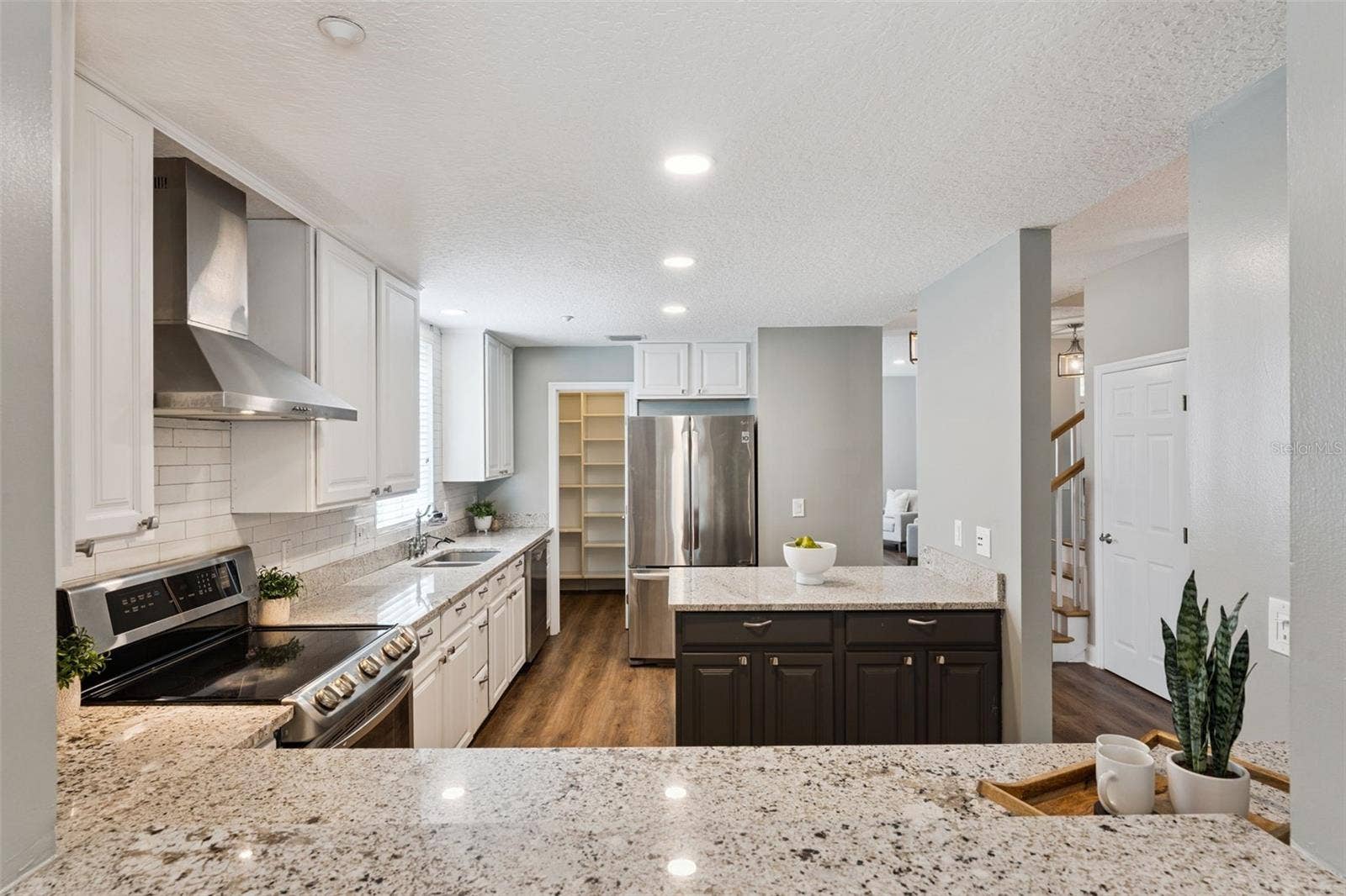 2516 E CHURCH STREET, Orlando, FL 32803 Upgraded Kitchen.